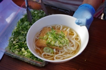 大内学区：あったかきつねうどん