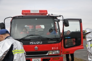 運転席には女の子もいるよ♪　カッコイイ★