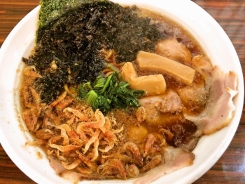 見た目も味もインパクト大<br>桜海老ラーメン