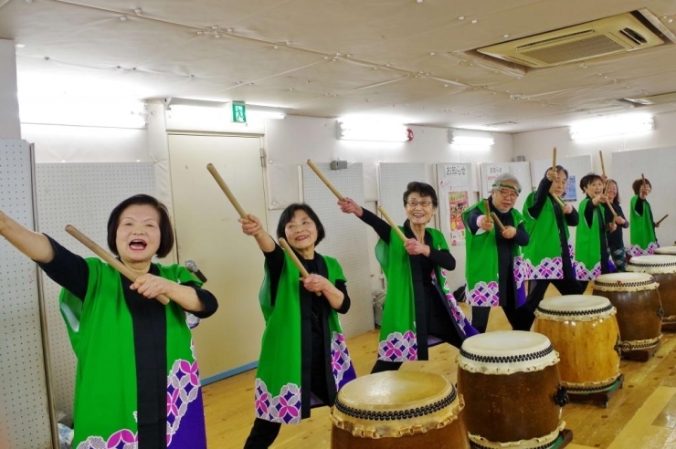 イキイキとした笑顔でキメル皆さん