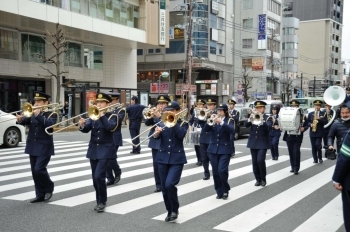 京都府警察音楽隊のみなさん。息の合った演奏でパレードを盛り上げてくれました