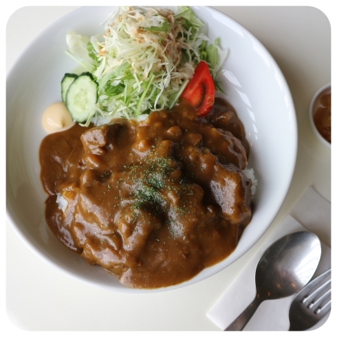 「Qooooo's cafe（クーズカフェ）」また食べたくなる、こだわりモーモー飛騨牛カレー！！