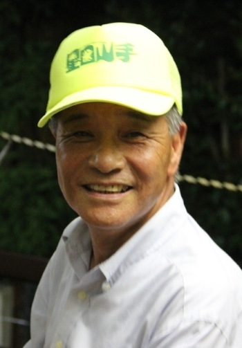 「星田山手」と書いている帽子をかぶってボランティアスタッフの方は活躍されています。