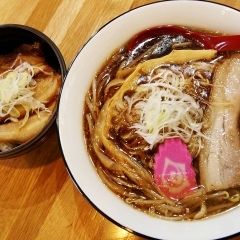 西区西野【らーめん　まるふじ】さんのこれから波がくる！！　注目のあおり系ラーメン「あおり正油らーめん」