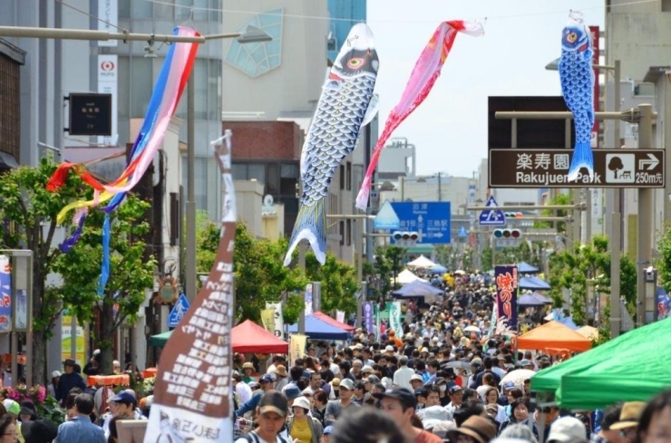 歩行者天国、たくさんの人です