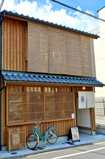 京阪本線七条駅徒歩6分、JR京都駅徒歩14分。<br>三十三間堂から徒歩4分の好立地。<br>宿泊施設なので観光の際の宿泊にご利用も。