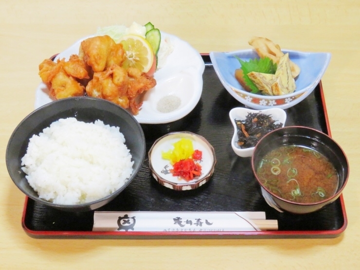 〔唐揚げ定食〕￥700（税込）