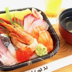 『魚や77』地元木更津の魚屋が営むお弁当屋【JR内房線 木更津駅】