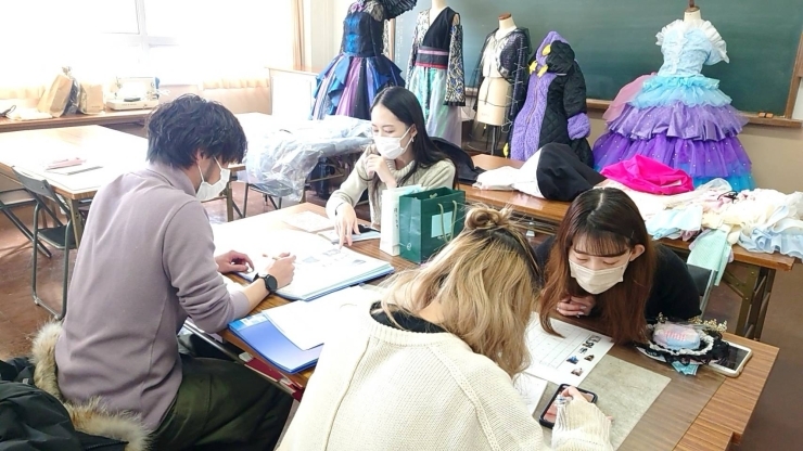 オープンキャンパス楽しみましょう♪神戸の専門学校「兵庫県の神戸三宮周辺ファッションスクール情報　ゴシックロリータ(ゴスロリ)や お嬢様のようなクラロリ(クラシカルロリィタ)などいろんな、種類のファッション衣装製作トレーニング♡神戸文化服装学院」