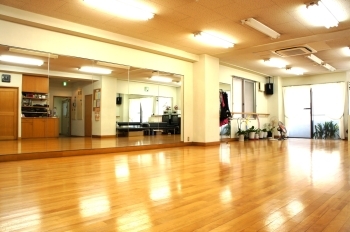 広々と明るい教室で、きもちよく踊りませんか？「SEKI DANCE PLAZA」