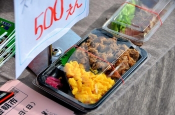 ステーキ弁当600円を500円で販売！