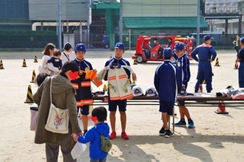 お兄さんお姉さんになって大活躍、下京中の生徒さん