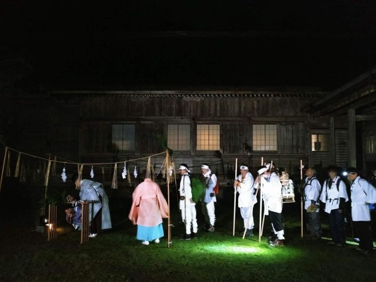 「湯立神事」先達さん・剛力さんほか