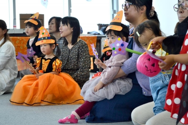 まい先生のクラフトは、小さい子でも飽きる前に出来ちゃいます。工夫されているなと感心しっぱなしです。でもついついママが真剣に作ってしまいますよね。