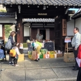 ユニークな夕方市に行ってきました　～明覺寺・夕方市～