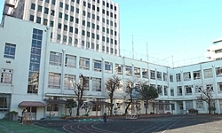「津久戸小学校」歴史ある神楽坂の街とともに歩む開校106年を迎えた老舗小学校