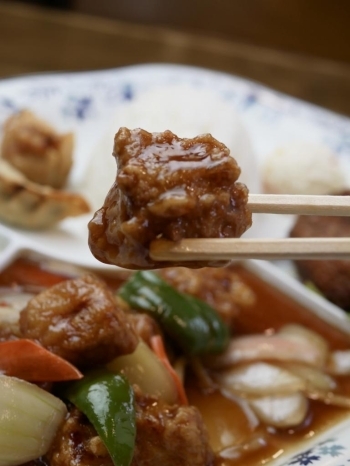 旨味たっぷりの豚肉をアツアツのうちに