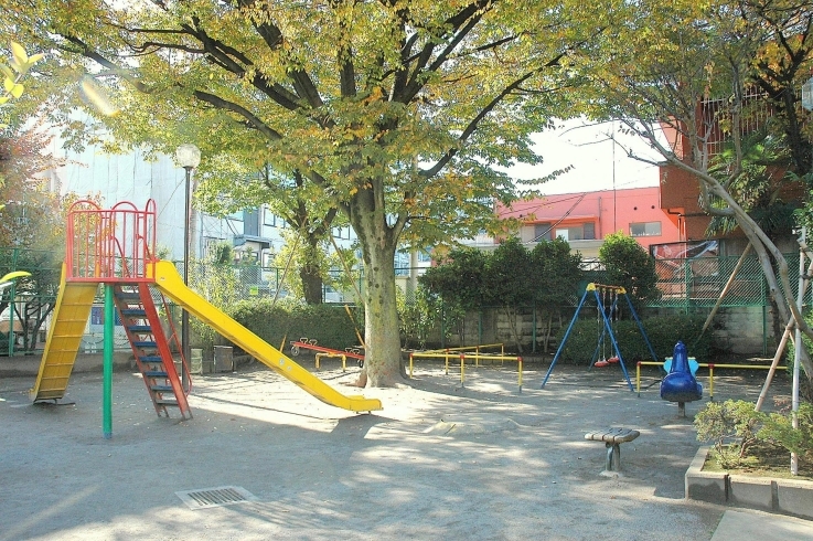 「あかね公園」西落合児童館横の公園