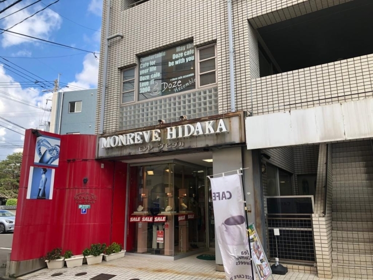 お店は2階です。