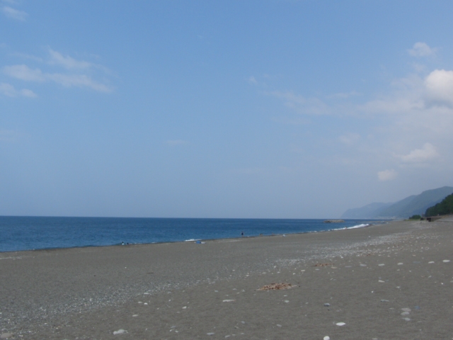 青い空に青い海！<br>綺麗な海岸です。