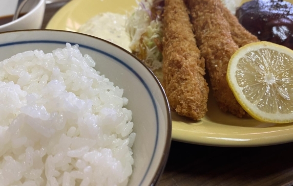 【釧路市鳥取大通】ひっそりと裏通り佇む昔ながらの定食屋さん『食事の店　ポシェール』