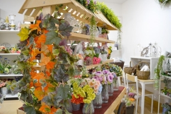アーテンシャルフラワーとフラワーリースの専門店「夢想花」。教室も開催されています。