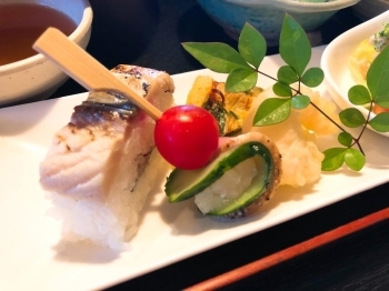 人気の鯖寿司も付いてました！　贅沢だ！