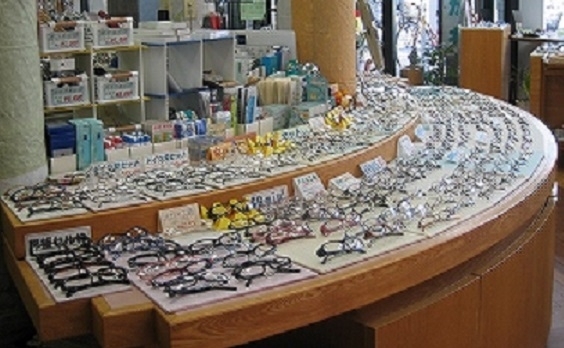 「メガネ工房やまぐち」枚方市で営業している『メガネ・時計専門店』です！
