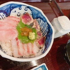 岩八海鮮丼並