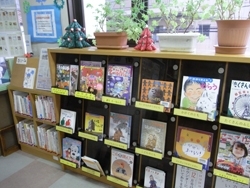 「鶴巻図書館」地域密着の図書館はお子さんも学生さんも安心。