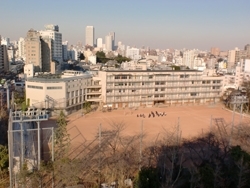 「西早稲田中学校」2008年新校舎落成、都内でも有数の施設・設備を持つ統合校