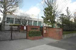 「四谷中学校」広範囲な学区域を持ち、4校1園と地域協働を推進する中学校