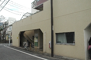 「北山伏児童館」最寄駅から、坂を上る牛込地区のほぼ中心の高台にある児童館