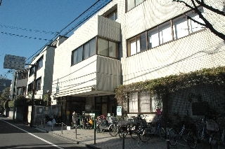 「中町児童館」閑静な住宅地に、地域交流館・子ども園・図書館と併設しています