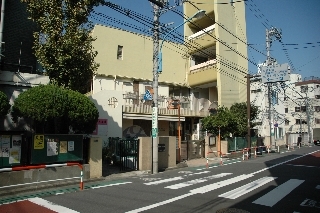 「東五軒町児童館」館内は広くないですが、そのぶん遊びはアイディアで勝負してます