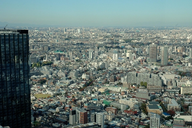 「新宿野村ビル展望ロビー」最上階50階から西新宿のパノラマが広がる展望ロビー