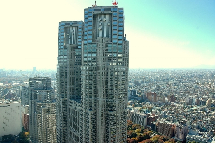 「新宿住友ビル無料展望ロビー」新宿住友ビル48～52階は、東京の空に浮かぶグルメ街