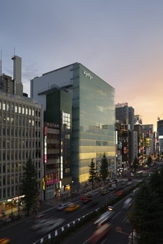 「新宿ピカデリー」最大580席の10スクリーン、スタイリッシュで快適な映画空間