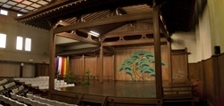 「矢来能楽堂」昭和27年開場の能・狂言の舞台です。