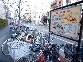 「早稲田駅自転車駐輪場」早稲田駅すぐの自転車等整理区画