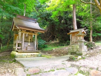 【境内社】<br>加志伎神社と愛宕神社