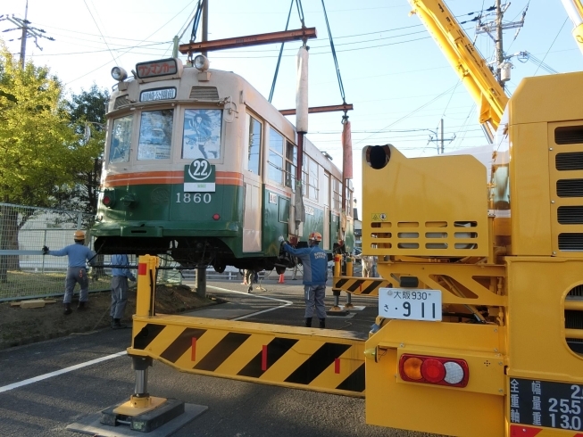 トランスポーターへ積込「京都市電N1860型移設工事」