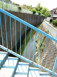 有馬川に架かる階段の橋。<br>ちょっとユニーク<br>