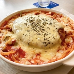 焼チーズパスタ(ハンバーグのせ)｜カフェ＆レストラン プチプリ｜米沢市