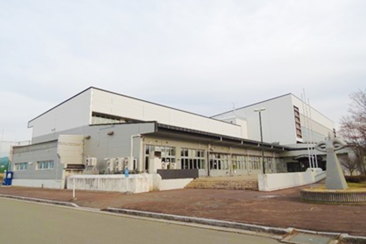 「盛岡市渋民運動公園」体育館、野球場、相撲場、プールなどが集まった総合施設。