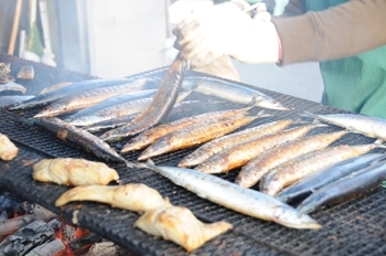 炭火で焼いたほくほく焼き魚♪「魚津の朝市」