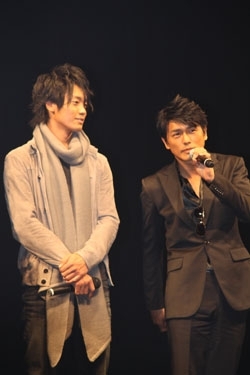 高橋克典さん（右）と相棒役の永井大さん。クールにかっこよく＆ちょっとおっちょこちょい、名コンビです！