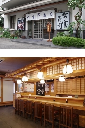 緑に囲まれた入り口
白木造りのお社のようなカウンター「常富寿司」