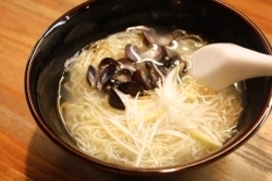 あっさりとしてダシのきいた「しじみラーメン」うまい！