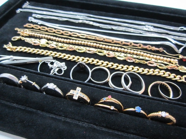 「金、プラチナ、ダイヤなどの指輪、ネックレスのお買取りなら、おたからやJR伊丹店まで！」